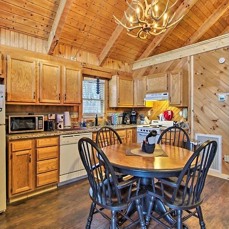Sevierville Cabin With Private Hot Tub And Fireplace! ภายนอก รูปภาพ