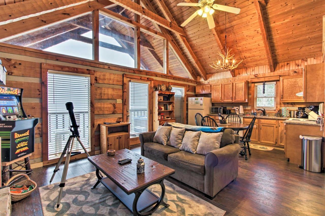 Sevierville Cabin With Private Hot Tub And Fireplace! ภายนอก รูปภาพ