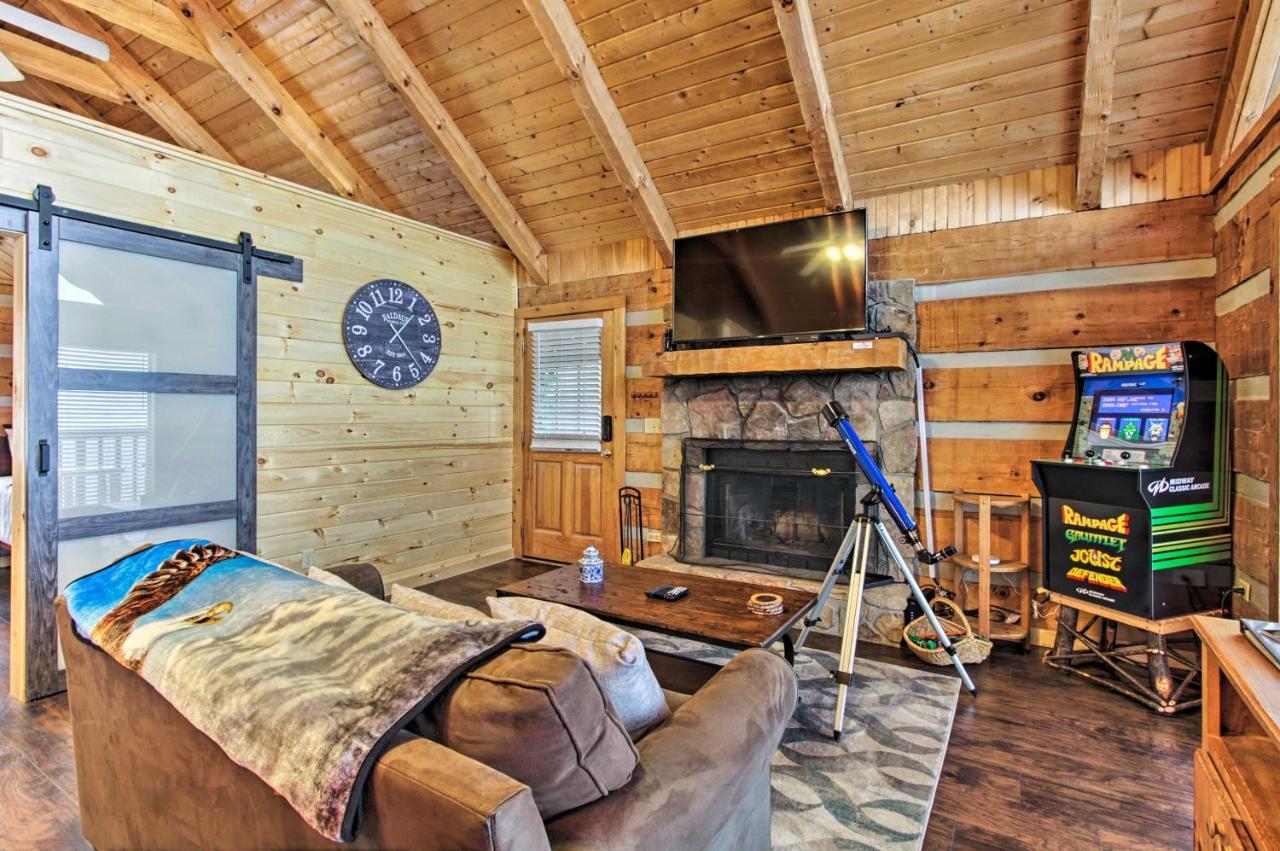 Sevierville Cabin With Private Hot Tub And Fireplace! ภายนอก รูปภาพ
