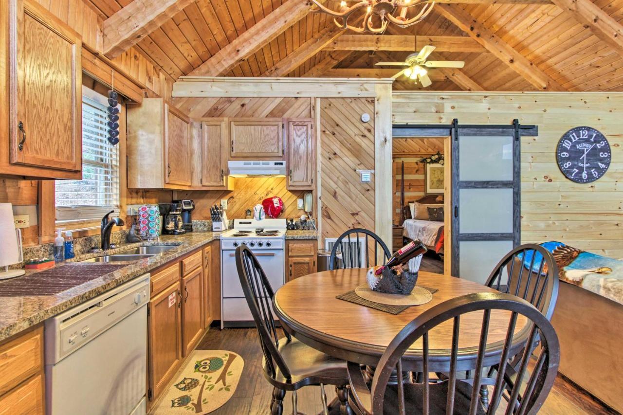 Sevierville Cabin With Private Hot Tub And Fireplace! ภายนอก รูปภาพ
