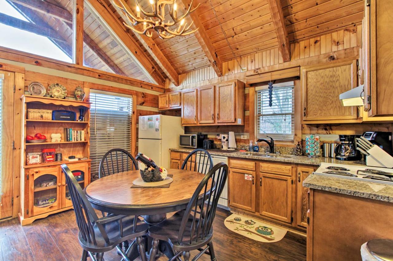 Sevierville Cabin With Private Hot Tub And Fireplace! ภายนอก รูปภาพ