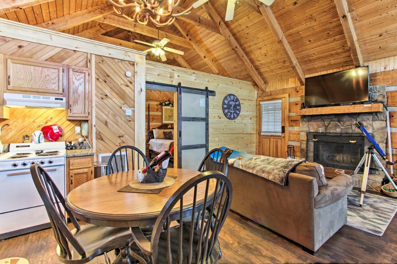 Sevierville Cabin With Private Hot Tub And Fireplace! ภายนอก รูปภาพ
