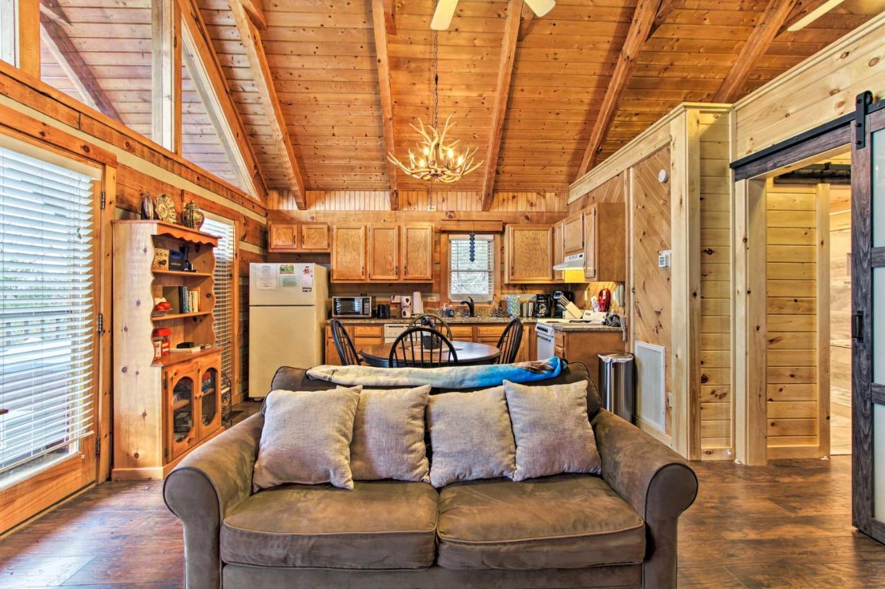 Sevierville Cabin With Private Hot Tub And Fireplace! ภายนอก รูปภาพ
